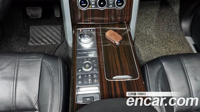 Land Rover Range Rover (IV) 4.4 SDV8 AB LWB DIESEL 2016 — фото 17