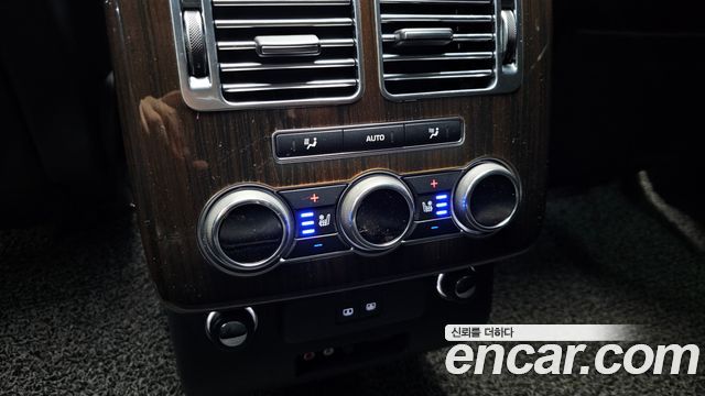 Land Rover Range Rover (IV) 4.4 SDV8 AB LWB DIESEL 2016 — фото 19