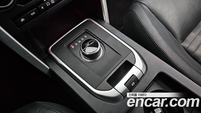Land Rover Discovery Sport 2.0 TD4 HSE Luxury 2017 — фото 9
