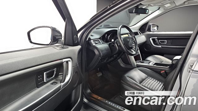 Land Rover Discovery Sport 2.0 TD4 HSE Luxury 2017 — фото 11