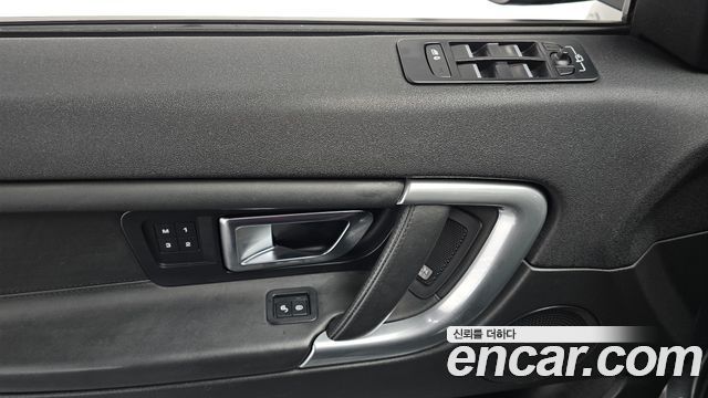 Land Rover Discovery Sport 2.0 TD4 HSE Luxury 2017 — фото 18