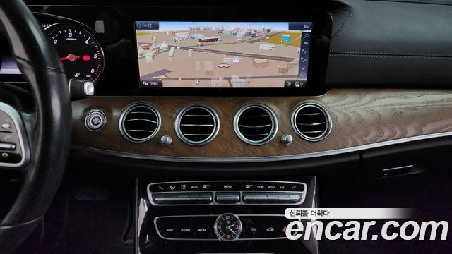 Mercedes-Benz E-Class (W213) E220d 4MATIC Exclusive 2019 — фото 18