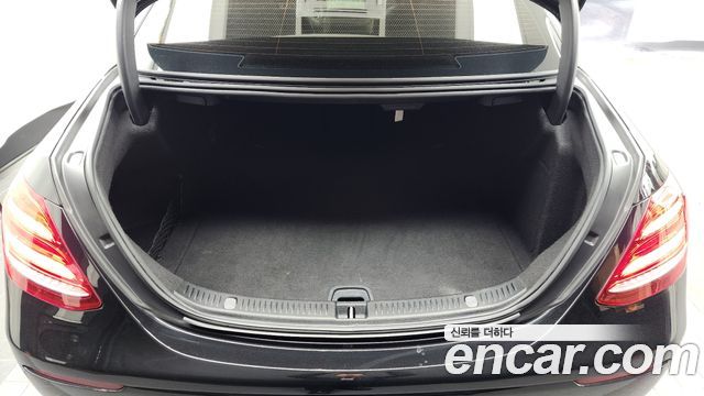 Mercedes-Benz E-Class (W213) E220d 4MATIC Exclusive 2019 — фото 24