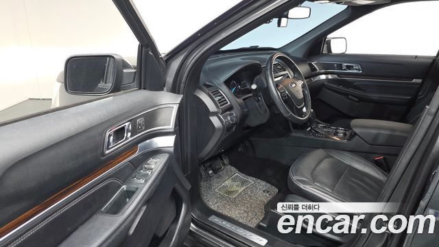 Ford Explorer 2.3 Limited 4WD 5th 2019 — фото 11