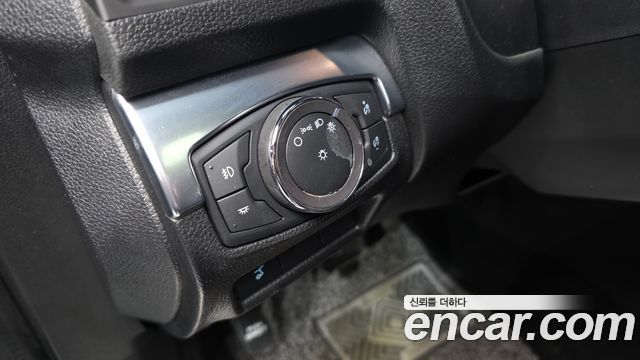 Ford Explorer 2.3 Limited 4WD 5th 2019 — фото 19