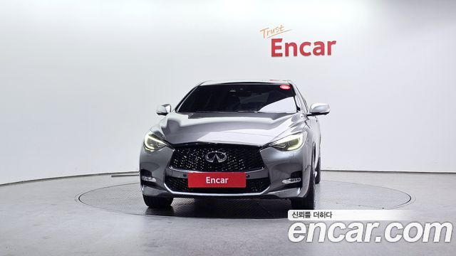 Infiniti Q30 2.0 Exclusive City Black 2017 — фото 3