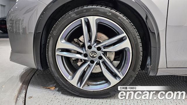 Infiniti Q30 2.0 Exclusive City Black 2017 — фото 5