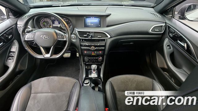 Infiniti Q30 2.0 Exclusive City Black 2017 — фото 7