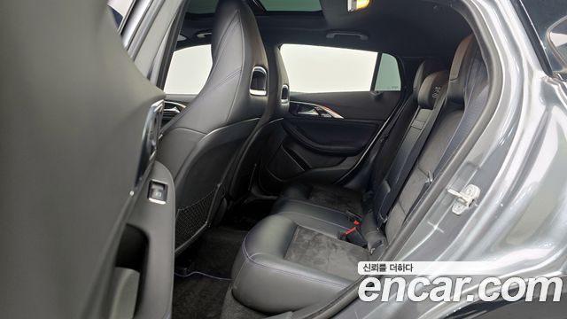 Infiniti Q30 2.0 Exclusive City Black 2017 — фото 13