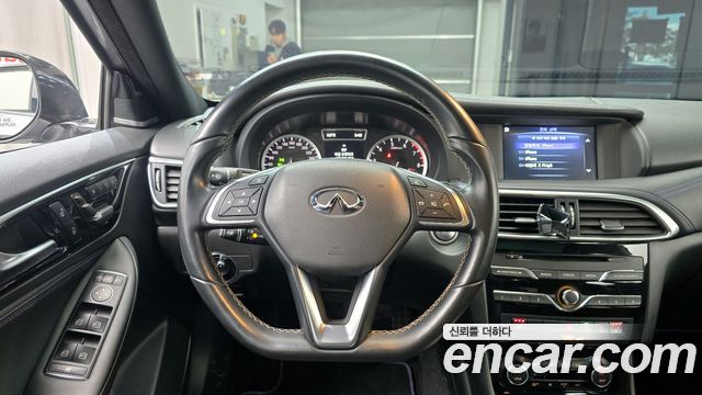 Infiniti Q30 2.0 Exclusive City Black 2017 — фото 14