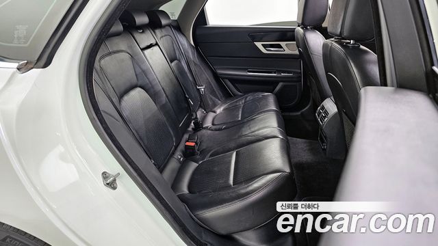 Jaguar XF (X260) 25t Prestige 2018 — фото 12