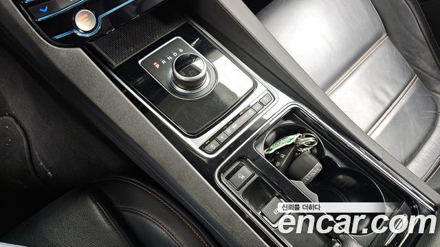 Jaguar F-PACE 20d Prestige 2018 — фото 9