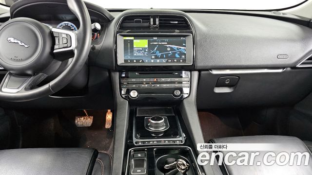 Jaguar F-PACE 20d Prestige 2018 — фото 14