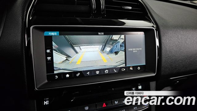 Jaguar F-PACE 20d Prestige 2018 — фото 15