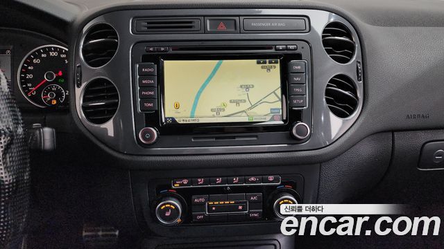 Volkswagen Tiguan 2.0 TDI R-Line 5N 2013 — фото 18