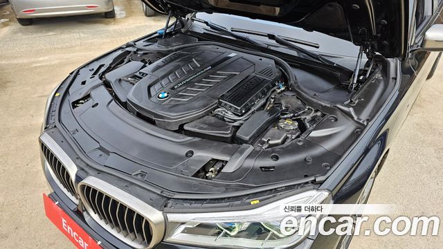 BMW 7 Series (G11) M760Li xDrive 2017 — фото 6