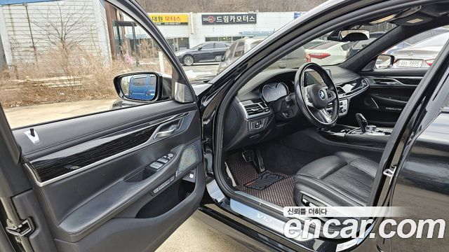 BMW 7 Series (G11) M760Li xDrive 2017 — фото 10