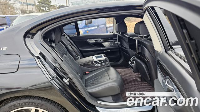 BMW 7 Series (G11) M760Li xDrive 2017 — фото 11