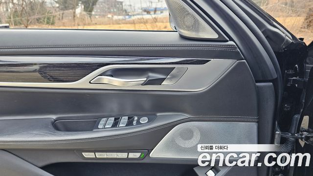 BMW 7 Series (G11) M760Li xDrive 2017 — фото 15