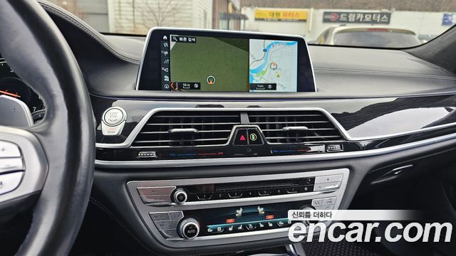 BMW 7 Series (G11) M760Li xDrive 2017 — фото 17