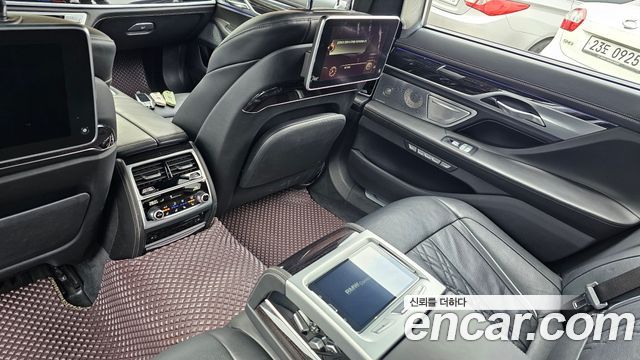 BMW 7 Series (G11) M760Li xDrive 2017 — фото 19