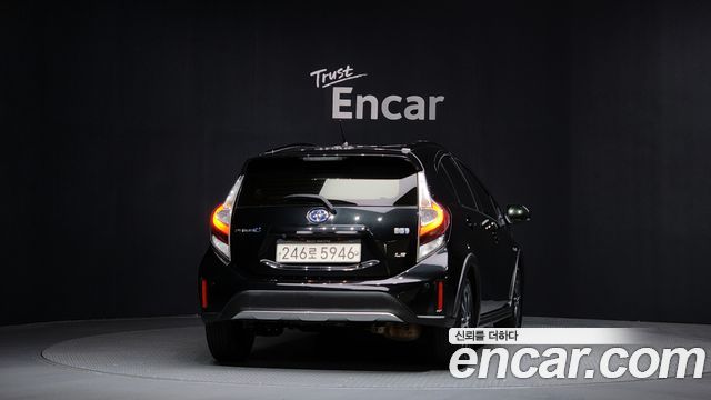 Toyota Prius C 1.5 Crossover 2020 — фото 4
