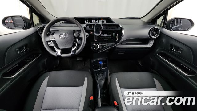 Toyota Prius C 1.5 Crossover 2020 — фото 7