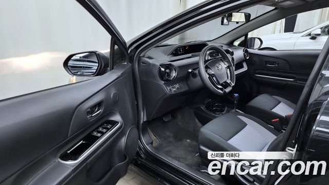 Toyota Prius C 1.5 Crossover 2020 — фото 10