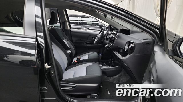 Toyota Prius C 1.5 Crossover 2020 — фото 11