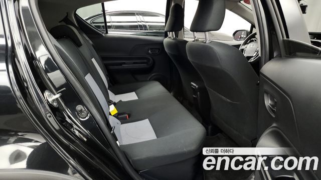 Toyota Prius C 1.5 Crossover 2020 — фото 12