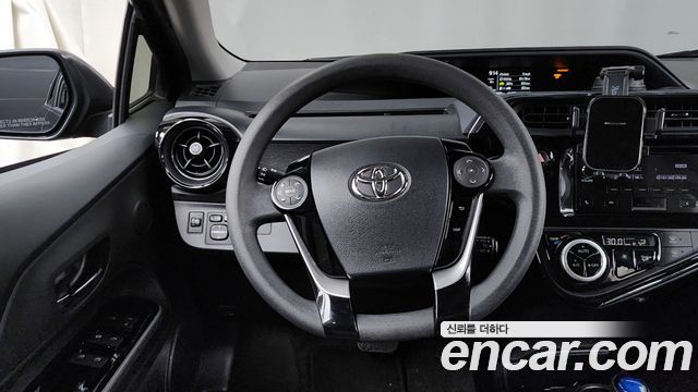 Toyota Prius C 1.5 Crossover 2020 — фото 13