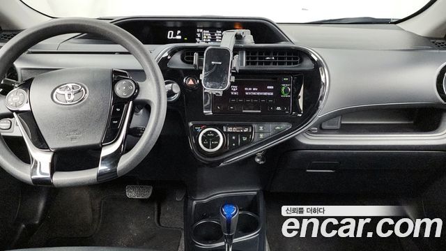 Toyota Prius C 1.5 Crossover 2020 — фото 14