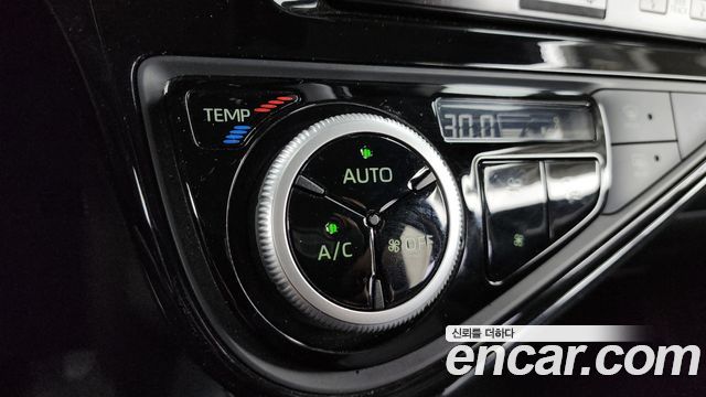 Toyota Prius C 1.5 Crossover 2020 — фото 16