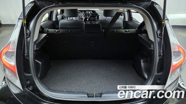 Toyota Prius C 1.5 Crossover 2020 — фото 20