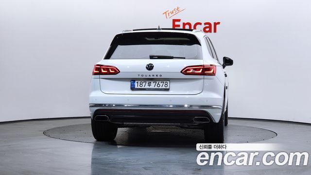 Volkswagen Touareg (III) 3.0 TDI Prestige 2023 — фото 4