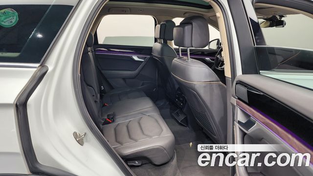 Volkswagen Touareg (III) 3.0 TDI Prestige 2023 — фото 12