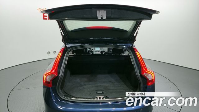 Volvo V60 D2 1st 2015 — фото 20