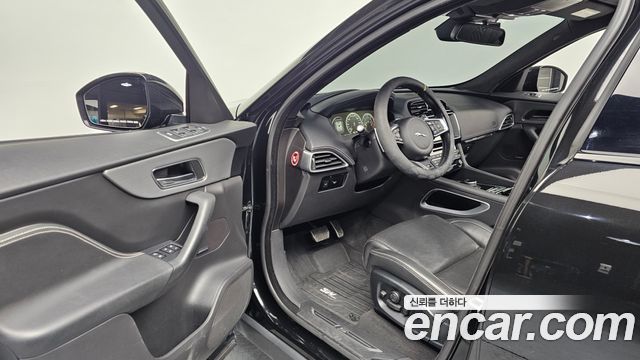 Jaguar F-PACE 30d S 2017 — фото 11