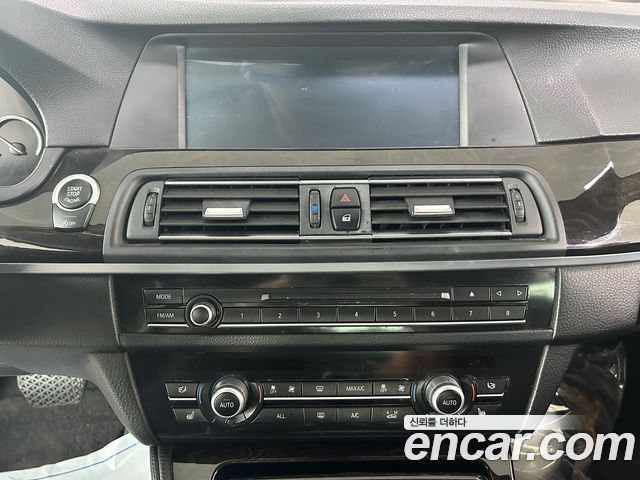 BMW 5 Series (F10) 528i xDrive 2012 — фото 8