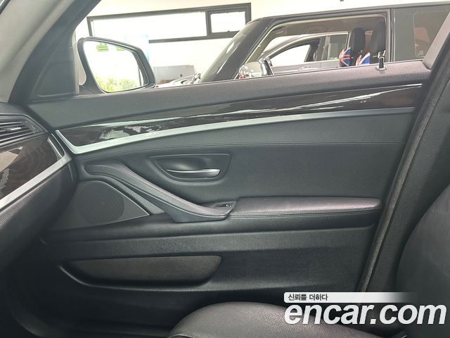 BMW 5 Series (F10) 528i xDrive 2012 — фото 10