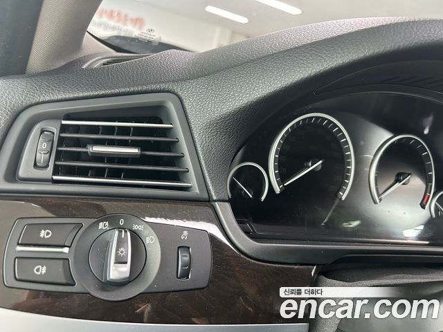BMW 5 Series (F10) 528i xDrive 2012 — фото 15