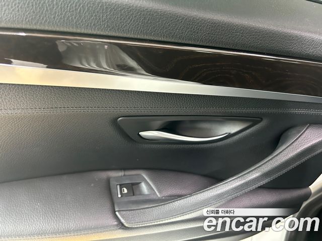 BMW 5 Series (F10) 528i xDrive 2012 — фото 19