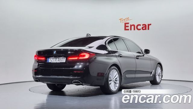 BMW 5 Series (G30) 520i Luxury 2023 — фото 2