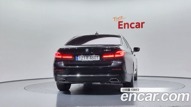 BMW 5 Series (G30) 520i Luxury 2023 — фото 4