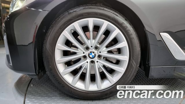 BMW 5 Series (G30) 520i Luxury 2023 — фото 5