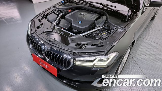 BMW 5 Series (G30) 520i Luxury 2023 — фото 6