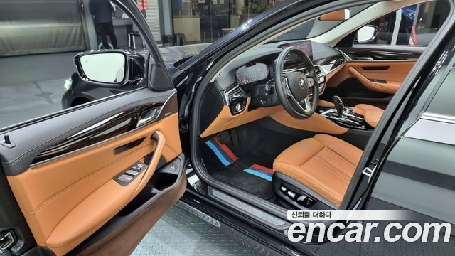 BMW 5 Series (G30) 520i Luxury 2023 — фото 11