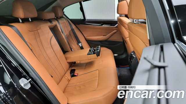 BMW 5 Series (G30) 520i Luxury 2023 — фото 12