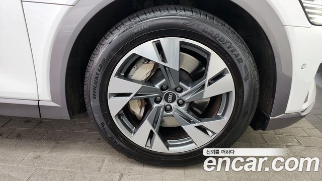 Audi e-tron 50 Quattro Sportback 2021 — фото 5