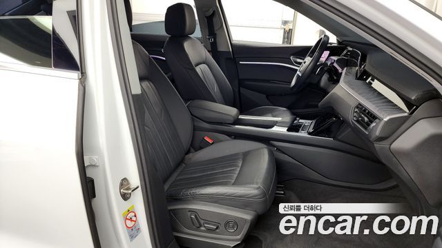 Audi e-tron 50 Quattro Sportback 2021 — фото 11